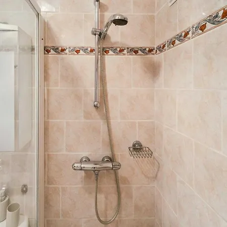 2br 4p - Balcony & 5min To