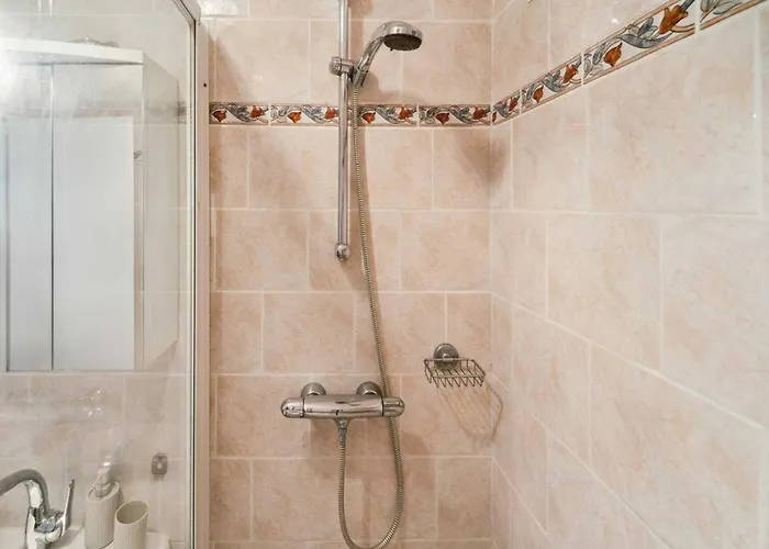 2br 4p - Balcony & 5min To